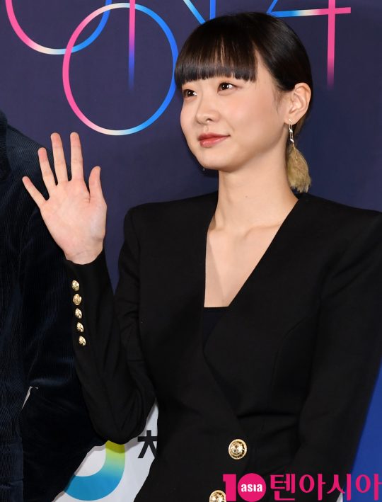배우 김다미가 28일 오후 서울 영등포구 CGV여의도에서 열린 제 40회 청룡영화상 핸드프린팅에 참석하고 있다.