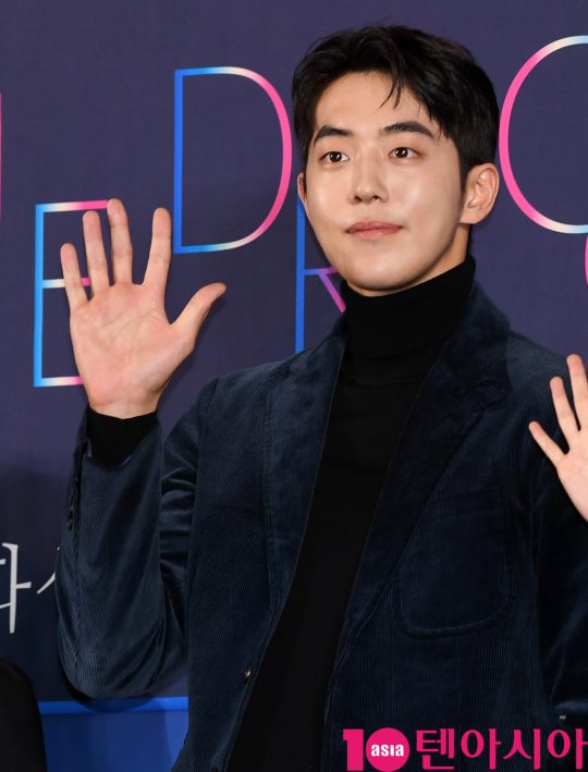 배우 남주혁이 28일 오후 서울 영등포구 CGV여의도에서 열린 제 40회 청룡영화상 핸드프린팅에 참석하고 있다.
