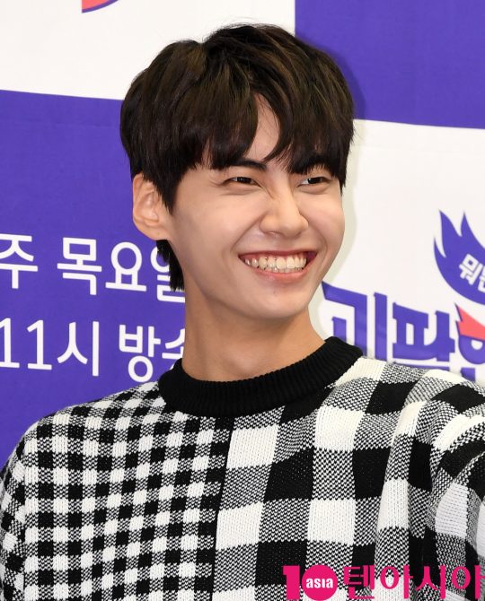 이진혁이 30일 오전 서울 마포구 상암동 스탠포드호텔 서울에서 열린 JTBC 예능프로그램 ‘괴팍한5형제’ 제작발표회에 참석하고 있다.