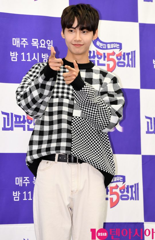 이진혁이 30일 오전 서울 마포구 상암동 스탠포드호텔 서울에서 열린 JTBC 예능프로그램 ‘괴팍한5형제’ 제작발표회에 참석하고 있다.