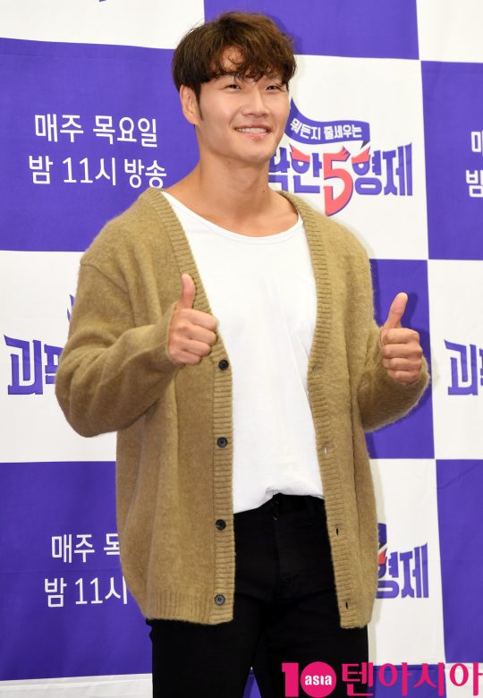 가수 김종국이 30일 오전 서울 마포구 상암동 스탠포드호텔 서울에서 열린 JTBC 예능프로그램 ‘괴팍한5형제’ 제작발표회에 참석하고 있다.