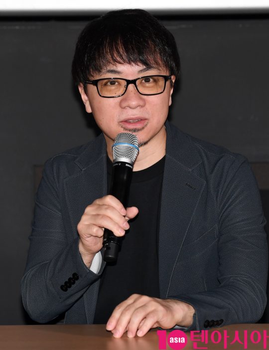 신카이 마코토(新海誠)감독이 30일 오후 서울 송파구 롯데시네마 월드타워에서 열린 애니메이션 ’날씨의 아이’ 기자회견에 참석하고 있다.