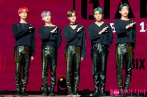 [TEN 현장] 에이비식스, 첫 정규 &#39;식스센스&#39;로 또 성장…&#34;더 기대되는 그룹 될 것&#34;