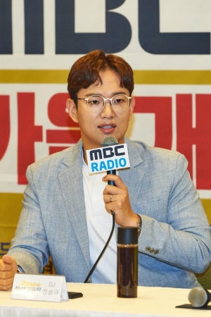 &#39;굿모닝FM&#39; 장성규 &#34;높아진 인기 부담...TV프로그램 줄이겠다&#34;