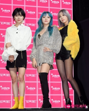 [TEN 현장] &#39;레트로 장인&#39;의 컴백…레이디스 코드, &#39;코드&#39; 시리즈로 6년 만에 부활