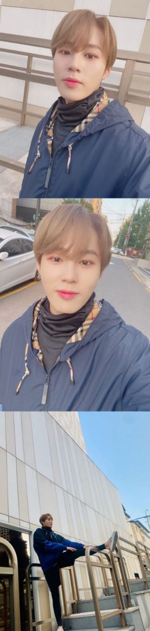 하성운, 운동 중 근황 공개···길쭉한 기럭지 자랑
