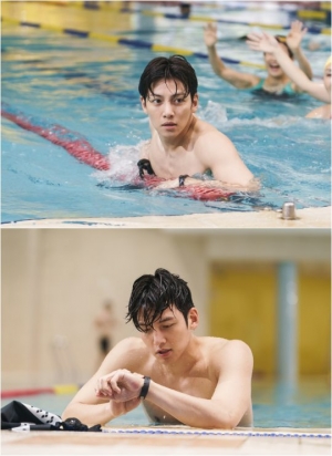 '날 녹여주오' 지창욱, 수영장서 빛나는 '심쿵' 비주얼+몸매