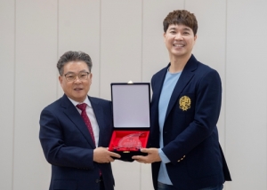 박수홍, '아버지 고향' 울릉군 홍보대사로 위촉