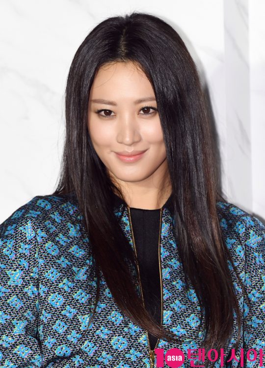 배우 수현이 31일 오후 인천광역시 운서동 인천국제공항 격납고에서 열린 루이비통(Louis Vuitton) 포토콜 행사에 참석하고 있다.