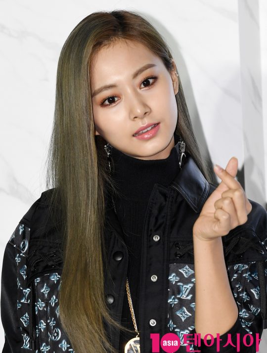 트와이스 쯔위가 31일 오후 인천광역시 운서동 인천국제공항 격납고에서 열린 루이 비통(Louis Vuitton) 포토콜 행사에 참석하고 있다.