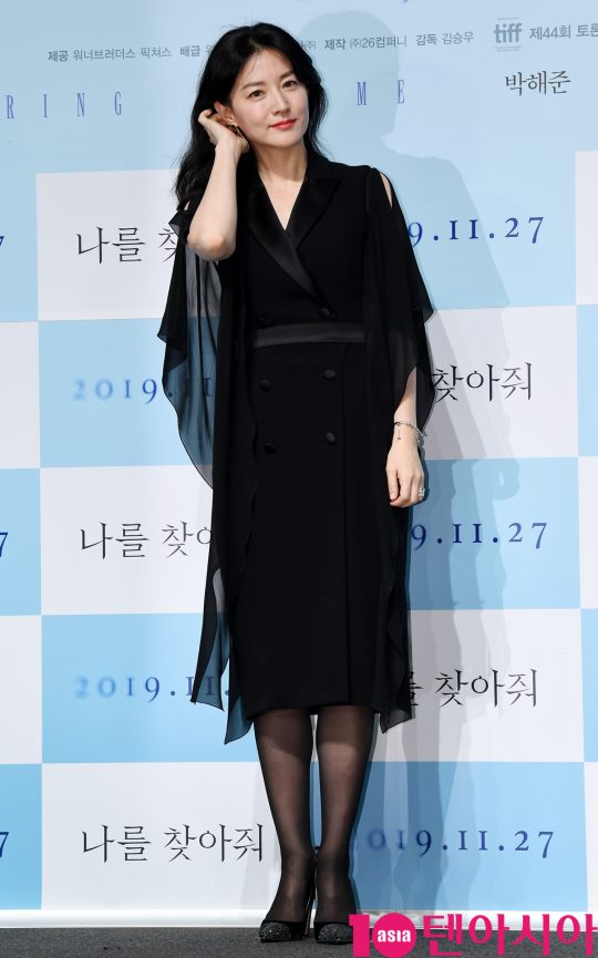 배우 이영애가 4일 오전 서울 신사동 압구정 CGV에서 열린 영화 ‘나를 찾아줘’ 제작보고회에 참석하고 있다.