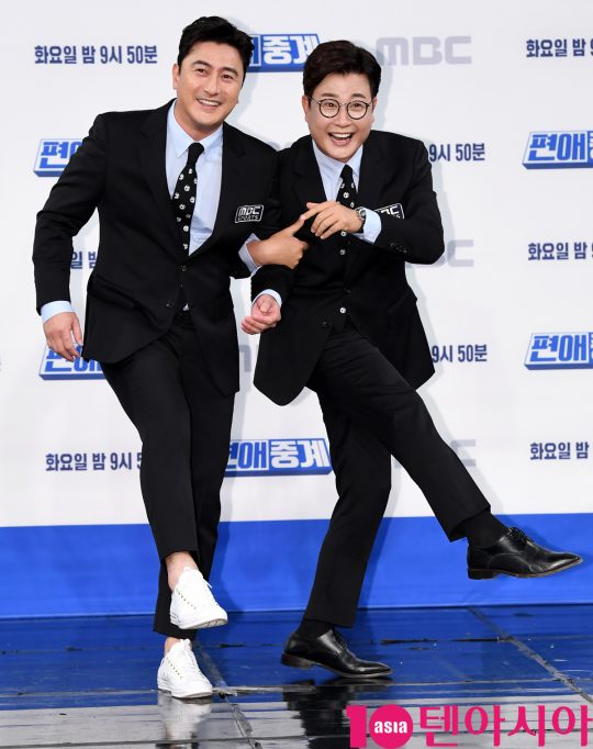 안정환과 김성주가 5일 오전 서울 상암동 MBC 골든마우스홀에서 열린 MBC 새 예능프로그램 ‘편애중계’ 제작발표회에 참석하고 있다.