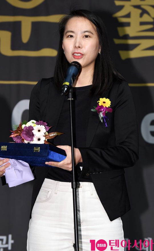 김보라 감독이 6일 오후 서울 중구 명보아트홀에서 열린 제9회 아름다운예술인상 시상식에 참석하고 있다.