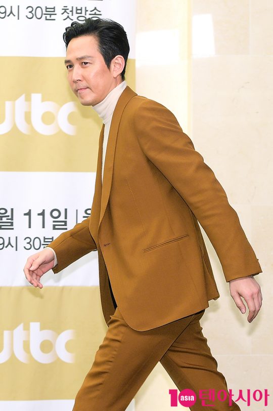배우 이정재