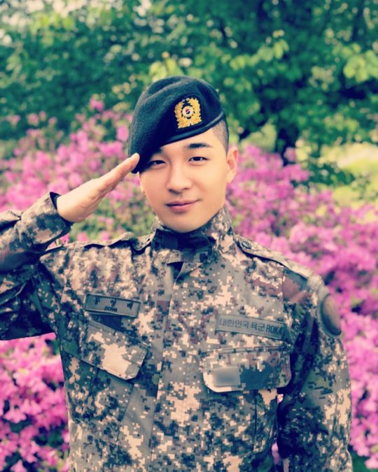 “브라보”...빅뱅 태양, 거수경례로 전역 인증샷