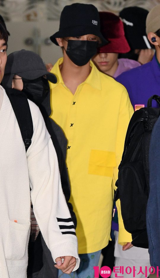 그룹 세븐틴(에스쿱스, 정한, 조슈아, 준, 호시, 원우, 우지, 디에잇, 민규, 도겸, 승관, 버논, 디노) 조슈아가 10일 오후 SEVENTEEN WORLD TOURIN JAPAN 일정을 마치고 김포국제공항을 통해 입국하고 있다.