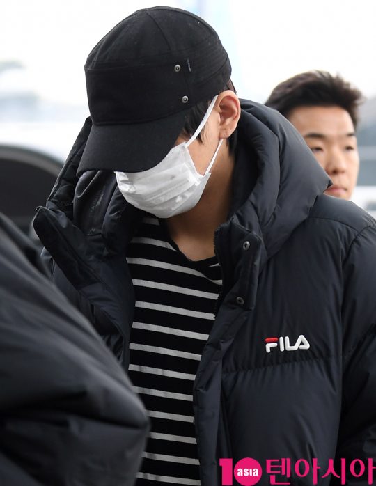 그룹 방탄소년단(BTS)(RM, 슈가, 진, 제이홉, 지민, 뷔, 정국) 뷔가 12일 오전 해외일정 참석차 인천국제공항을 통해 핀란드로 출국하고 있다.