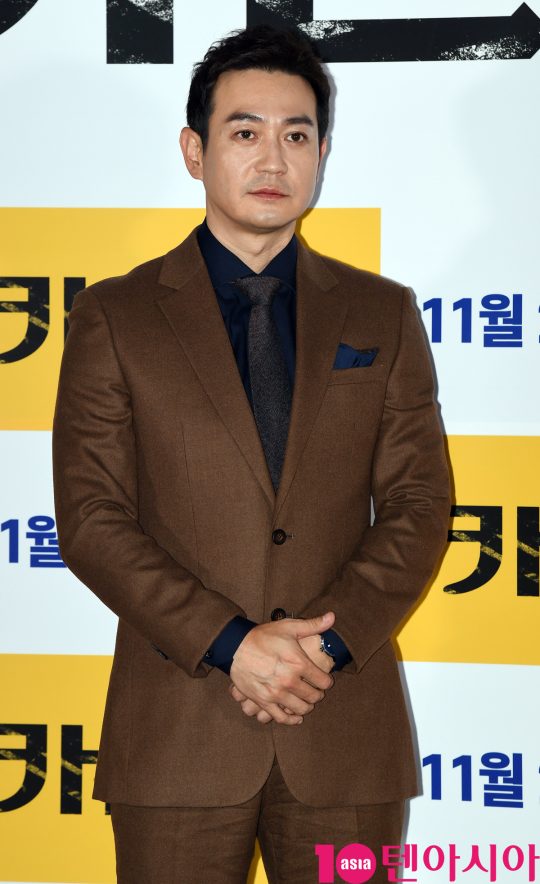 배우 박용우가 13일 오후 서울 자양동 롯데시네마 건대입구점에서 열린 영화 ‘카센터’ 언론시사회에 참석하고 있다.
