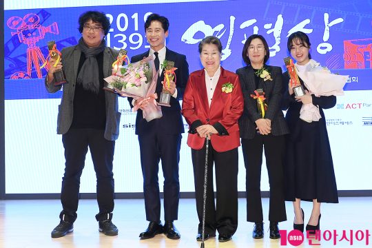 봉준호, 신하균, 엄앵란, 곽신애, 김향기