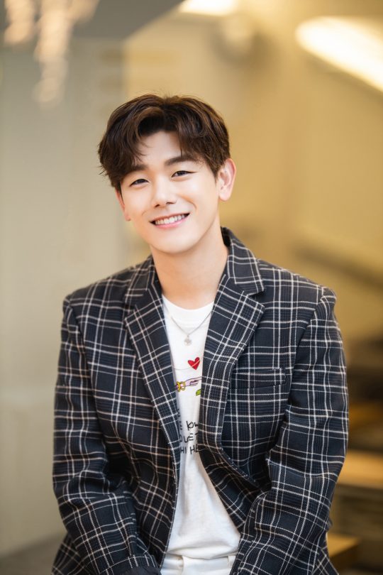 가수 에릭남이 오늘(14일) 첫 번째 영어 음반 ‘비포 위 비긴(Before We Begin)’을 발표한다. / 제공=스톤뮤직엔터테인먼트