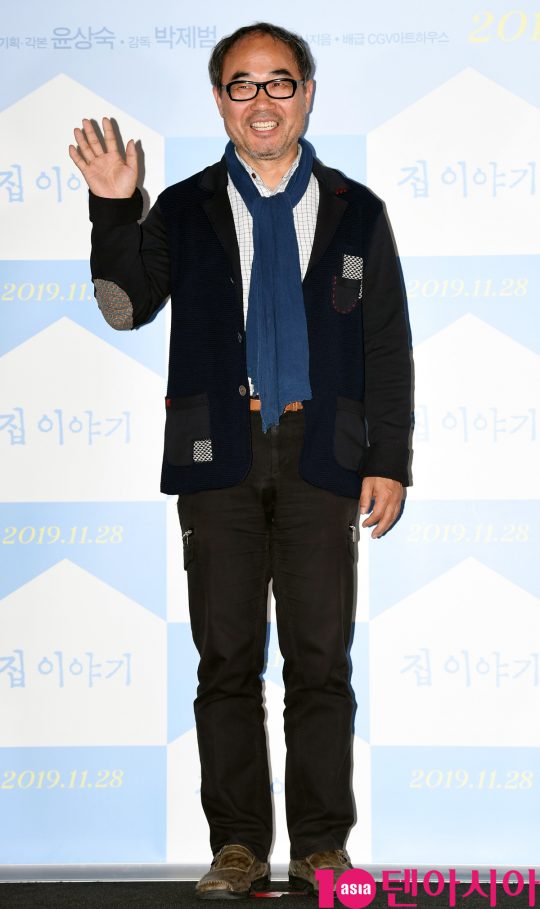 ‘집 이야기’에서 홀로 고향 집을 지키는 아버지 진철을 연기한 배우 강신일. /조준원 기자 wizard333@