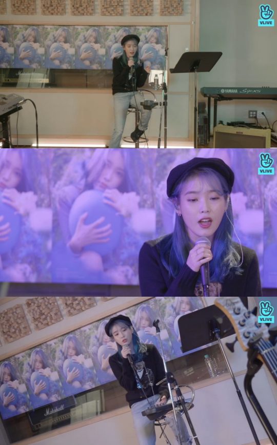 가수 아이유. / 네이버 V라이브 방송화면
