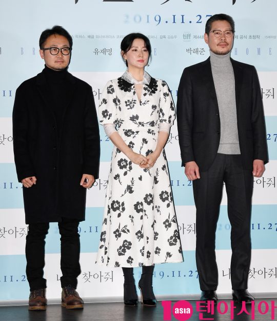 김승우 감독(왼쪽부터), 배우 이영애, 유재명이 19일 오후 서울 자양동 롯데시네마 건대입구에서 열린 영화 ‘나를 찾아줘’ 언론시사회에 참석했다. /조준원 기자 wizard333@