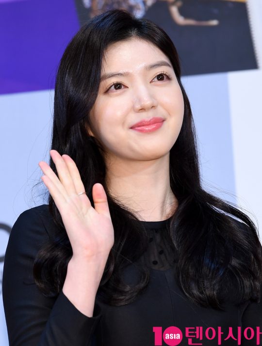 채서진이 20일 오후 서울 광화문 KT스퀘어에서 열린 웹드라마 ‘연남동 패밀리’ 제작발표회에 참석하고 있다.