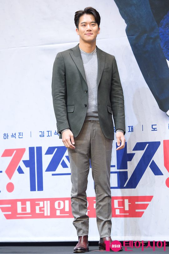 배우 하석진