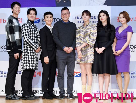 나인우,강태성,윤진영,민두식 감독,손민지,채서진,한민채(왼쪽부터)가 20일 오후 서울 광화문 KT스퀘어에서 열린 웹드라마 ‘연남동 패밀리’ 제작발표회에 참석하고 있다.