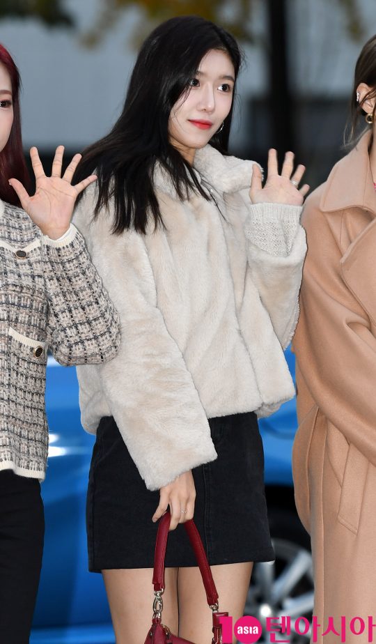 우주소녀 다원이 22일 오전 서울 여의도 KBS 신관 공개홀에서 열린 KBS2 ‘뮤직뱅크'(뮤뱅) 리허설에 참석하고 있다.