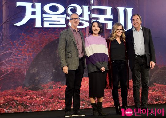 크리스 벅 감독(왼쪽부터), 이현민 슈퍼바이저, 제니퍼 리 감독, 피터 델 베초 프로듀서