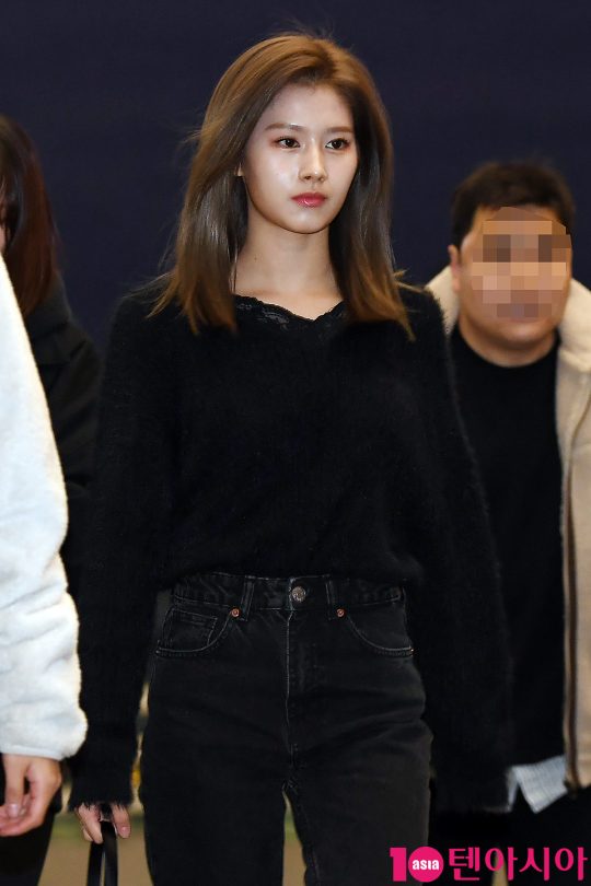 그룹 트와이스 사나