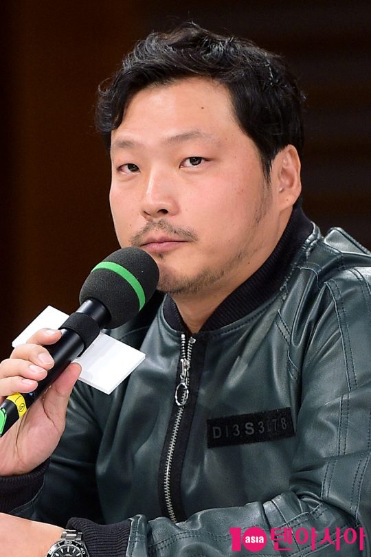 오진석 감독이 27일 오전 서울 상암동 MBC 골든마우스홀에서 열린 MBC 새 수목드라마 ‘하자있는 인간들’ 제작발표회에서 인삿말을 하고 있다./ 서예진 기자 yejin@