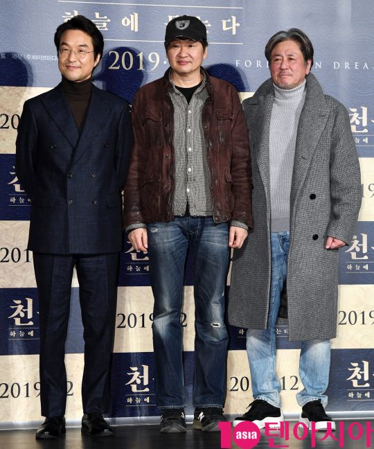 한석규,허진호 감독,최민식(왼쪽부터)이 27일 오전 서울 자양동 롯데시네마 건대입구점에서 열린 영화 ‘천문: 하늘에 묻는다’ 제작보고회에 참석하고 있다.