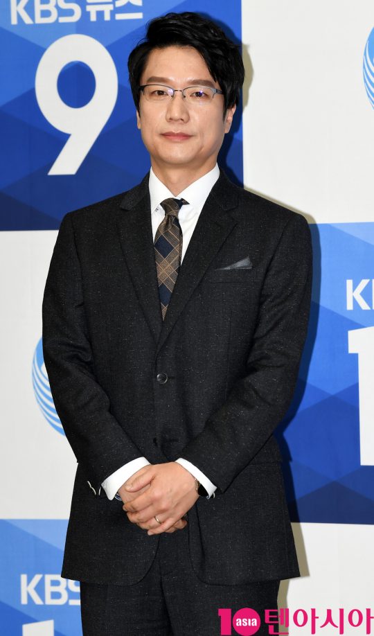 위재천 앵커가 27일 오후 서울 여의도 KBS신관에서 열린 KBS 뉴스 새 앵커 기자간담회에 참석하고 있다.