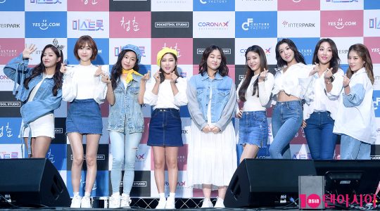 정다경(왼쪽부터), 하유비, 홍자, 송가인, 정미애, 박성연, 두리, 숙행, 김소유