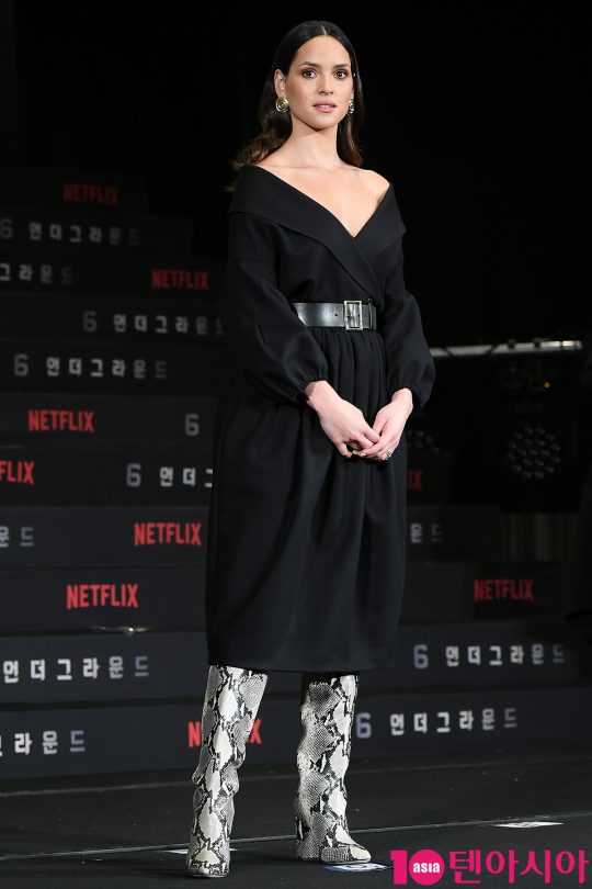 배우 아드리아 아르조나