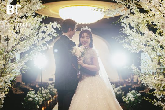 나비, 시집가는 날...숨길 수 없는 미소 (웨딩화보)