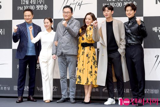 배우 정웅인(왼쪽부터), 조여정, 김영조 감독, 오나라, 이지훈, 김강우