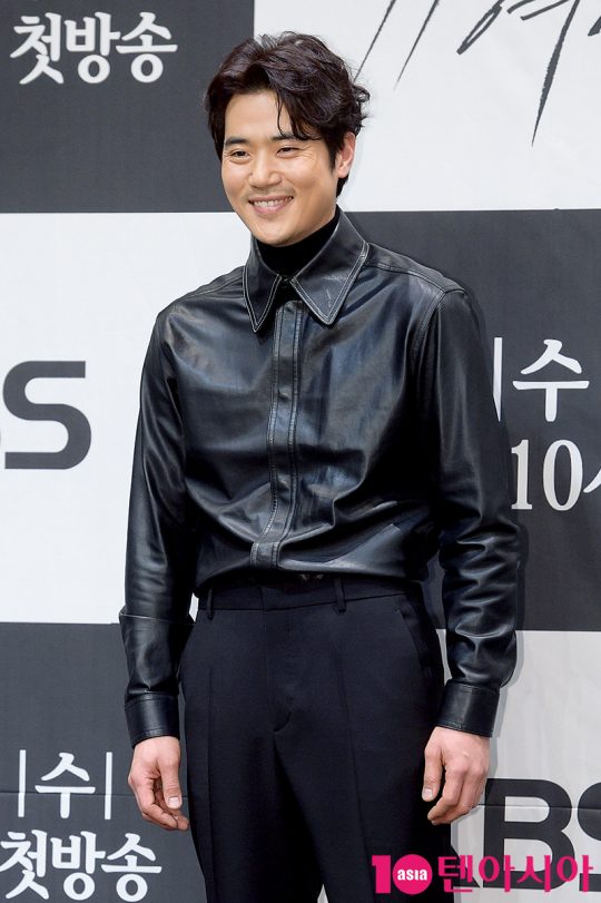 배우 김강우