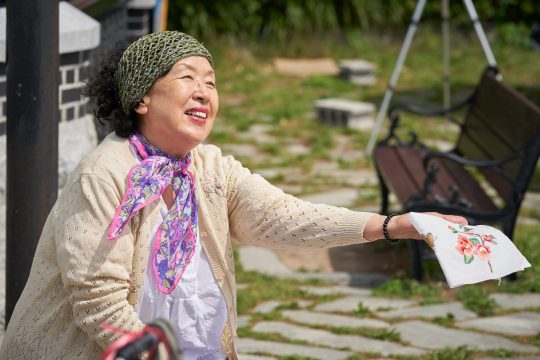 [TEN 리뷰] &#39;감쪽같은 그녀&#39;, 얼굴만으로 감성을 &#39;툭&#39; 건드리는 나문희
