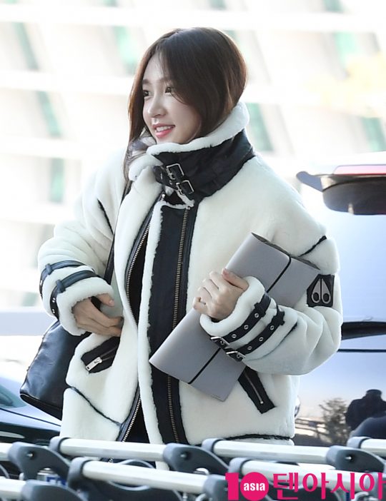 걸그룹 EXID(솔지, LE, 정화, 하니, 혜린) 하니가 4일 오전 해외일정 참석차 인천국제공항을 통해 일본으로 출국하고 있다.