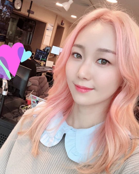 “변신 완료”...이유영, 아무나 못 따라할 핑크 헤어도 ‘찰떡’