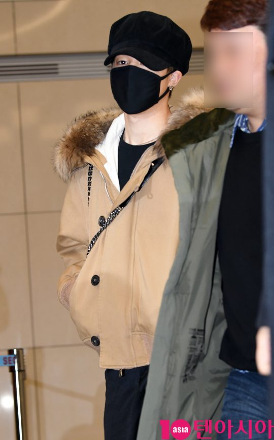 그룹 방탄소년단(BTS)(RM, 슈가, 진, 제이홉, 지민, 뷔, 정국) 지민이 9일 오전 미국 L.A ‘아이하트라디오 징글볼’ 공연을 마치고 인천국제공항을 통해 입국하고 있다.