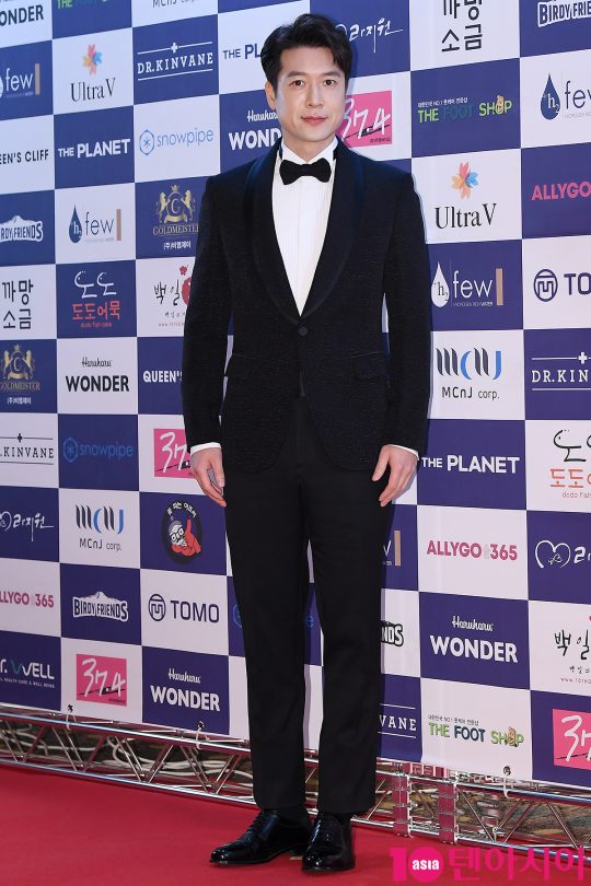 배우 조현재