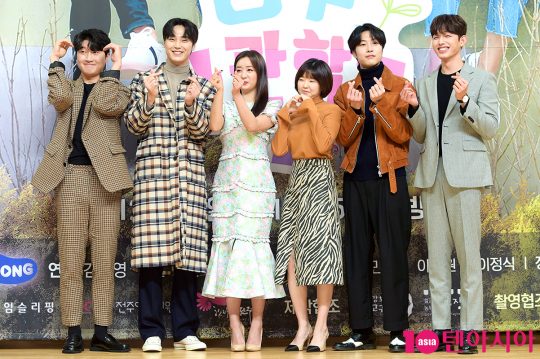 배우 장준현(왼쪽부터), 이태환, 윤보미, 이민지, 이종원, 어정식