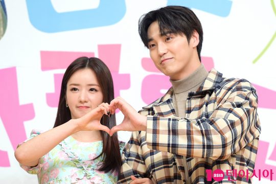 배우 윤보미, 이태환