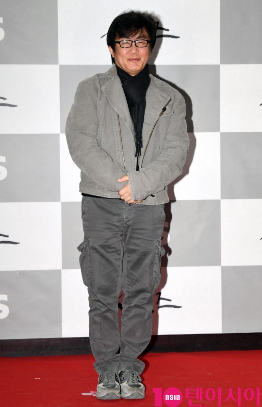 가수 전영록이 17일 오후 서울 청파로 숙명여자대학교 문신미술관에서 열린 EBS ‘싱어즈-시대와 함께 울고 웃다’ 기자간담회에 참석하고 있다.