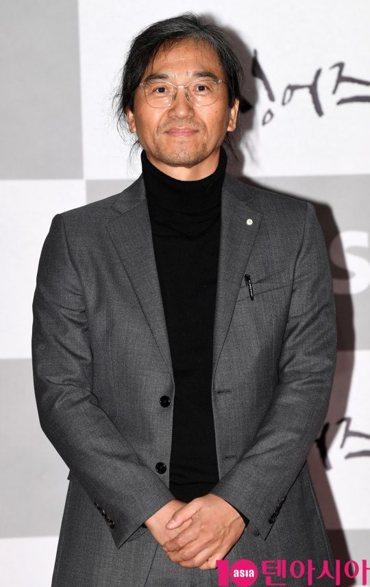 한상호 CP가 17일 오후 서울 청파로 숙명여자대학교 문신미술관에서 열린 EBS ‘싱어즈-시대와 함께 울고 웃다’ 기자간담회에 참석하고 있다.